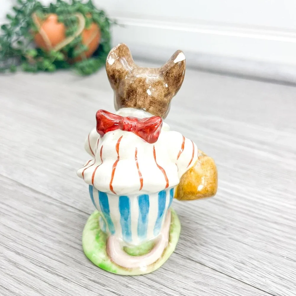 Mrs‎ Tittlemouse Mouse Figurine, Beatrix Potter Figure, Anthropomorphic Figurine